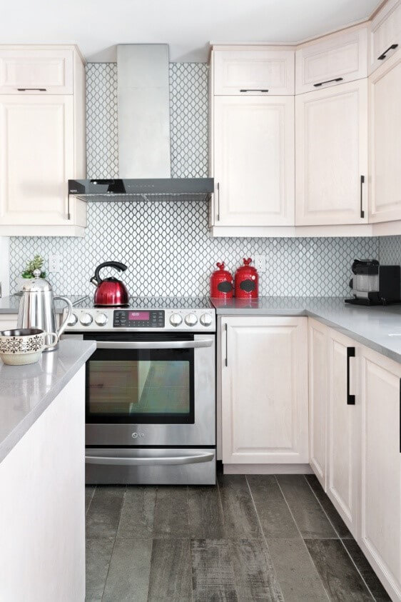 طراحی کابینت سفید آشپزخانه-وب سایت دکورامسین