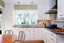 دیزاین طراحی آشپزخانه با پنجره-وب سایت دکورامسین